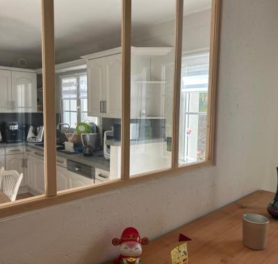 Chambre avec salle de bain privée dans grande maison avec jardin