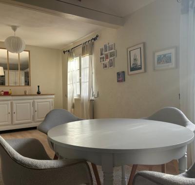 Chambre avec salle de bain privée dans grande maison avec jardin