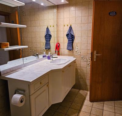 Chambre de 20m2 et sa salle de bains privée