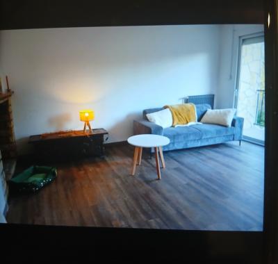 Chambre grand lit avec tiroirs et grand dressing bureau