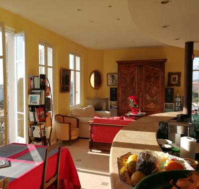 Chambre dans villa niçoise vue mer