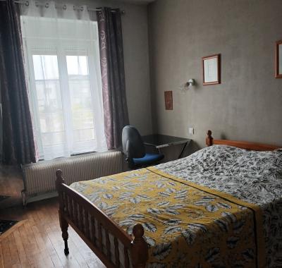 Chambre meublée avec salle de bain privative