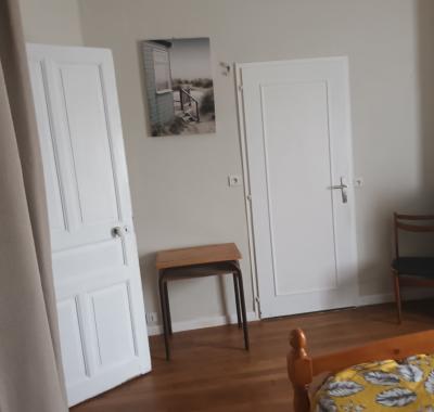 Chambre meublée avec salle de bain privative