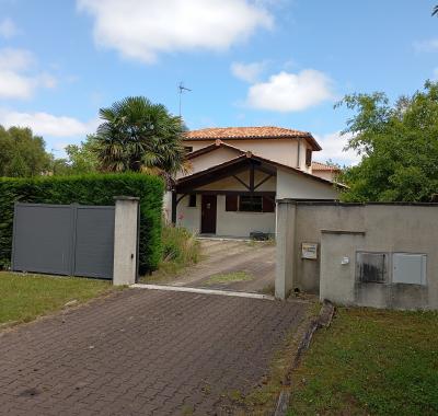 Chambre à louer dans maison spacieuse