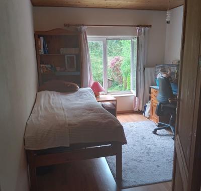 Chambre 10m2 dans grand maison calme à la campagne