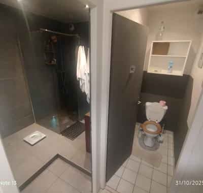 Chambre à louer dans maison spacieuse