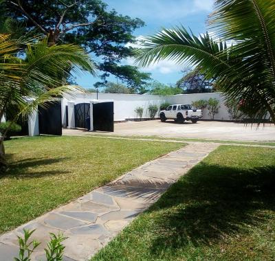 Deux chambres, coin cuisine, jardin à Nosy Be