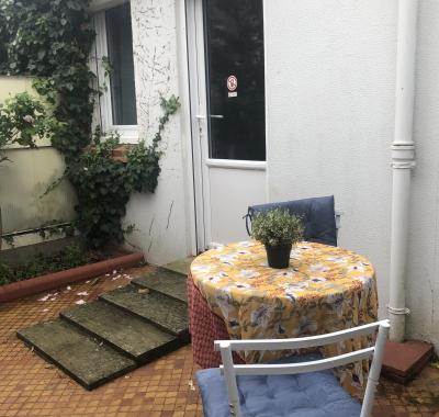 Chambre et terrasse  privée - tranquillité, indépendance