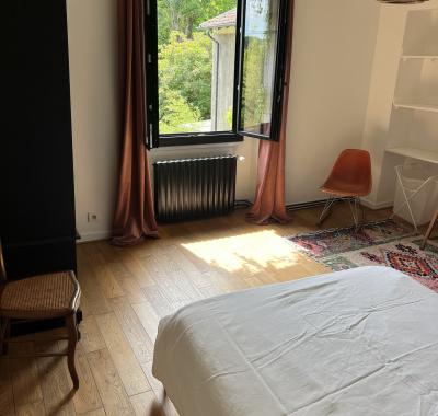 Chambre meublée dans grande maison avec jardin