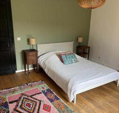 Chambre meublée dans grande maison avec jardin