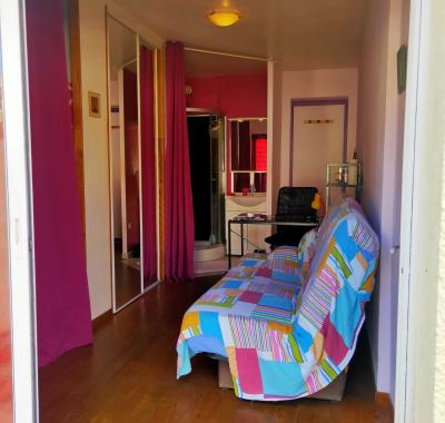 Chambre équipée indépendante dans vill