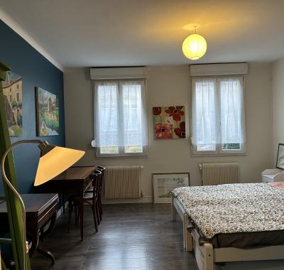 Grande chambre au Wad bouton sdb privé