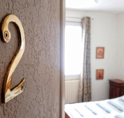 Chambre au calme et simple, cuisine à dispo