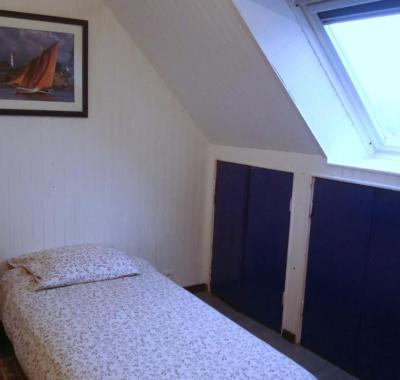 Chambre au calme et simple, cuisine à dispo