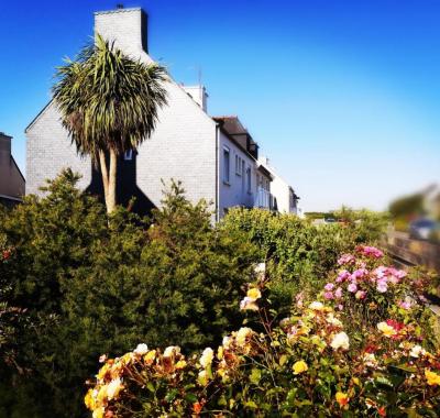 Chambre au calme et simple, cuisine à dispo