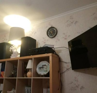 Chambre au calme et simple, cuisine à dispo