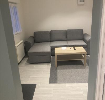 F2 a louer dans village très calme pour gens de passage