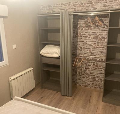 F2 a louer dans village très calme pour gens de passage