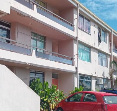 UNE CHAMBRE AVEC SALLE DE BAIN PRIVATIVE