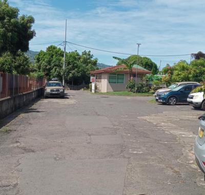 UNE CHAMBRE AVEC SALLE DE BAIN PRIVATIVE