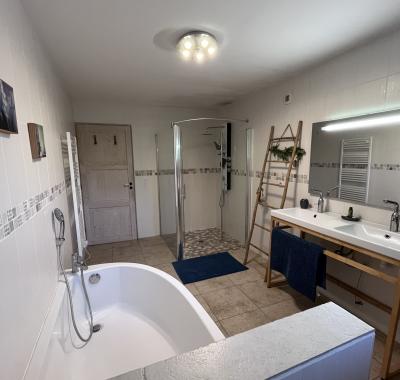 CHAMBRE AVEC TV ET WIFI