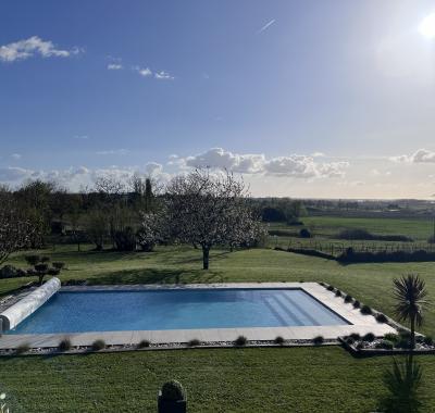 CHAMBRE LIT EN 180, DOUCHE et TV