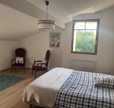 CHAMBRE LIT EN 180, DOUCHE et TV