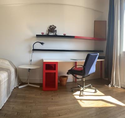 Chambre à louer  dans colocation Feminine