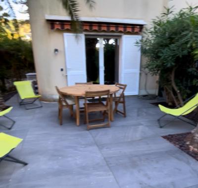 STUDIO EN REZ DE JARDIN