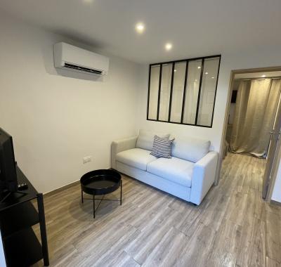 STUDIO EN REZ DE JARDIN