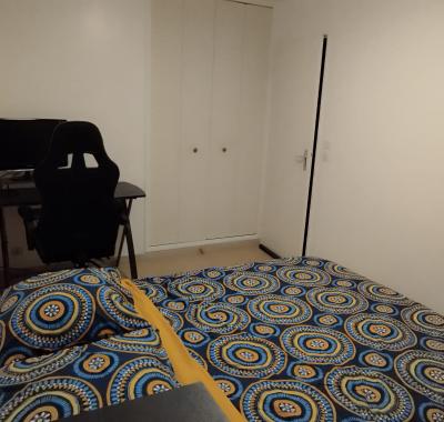 Chambre meublée - proche RER D