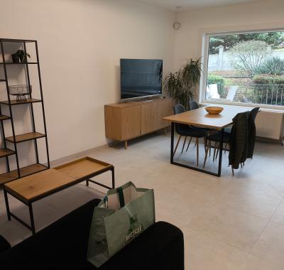 Appartement totalement rénové et meublé face à l'hôpital de Jolimont.