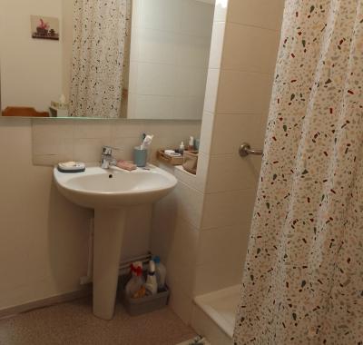 Chambre sympa dans appartement partagé.