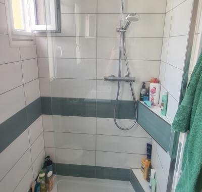 Grande chambre chez l'habitant