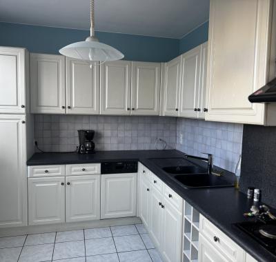 Chambre avec lit rond insolite, proche gare TGV