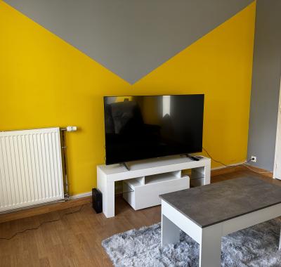 Chambre avec lit rond insolite, proche gare TGV