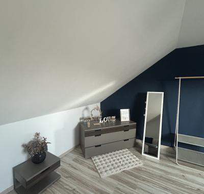 Chambre à louer à l étage dans maison