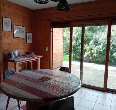 Chambre dans grande maison à la campagne