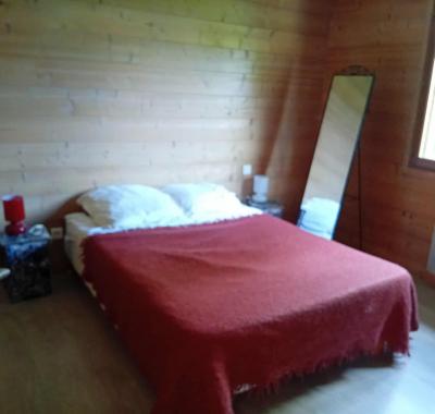 Chambre dans grande maison à la campagne