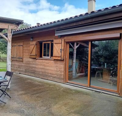 Chambre dans grande maison à la campagne
