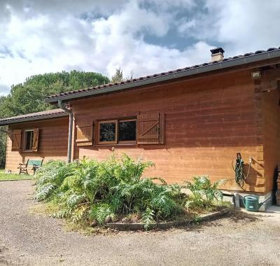 Chambre dans grande maison à la campagne