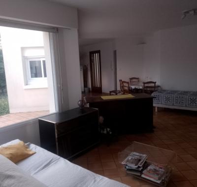 Rez-de-chaussée de pavillon avec jardin