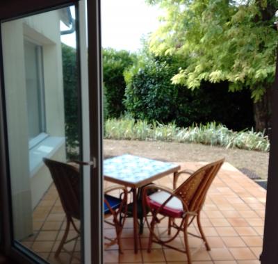 Rez-de-chaussée de pavillon avec jardin