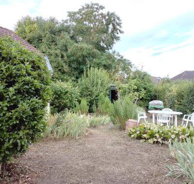 Rez-de-chaussée de pavillon avec jardin