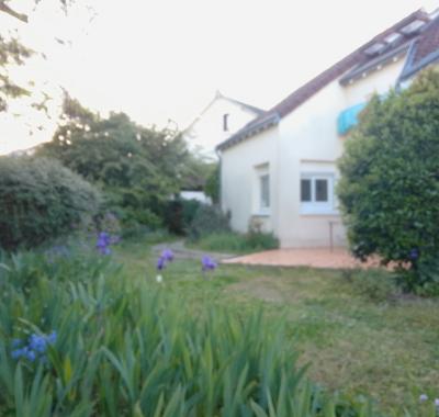 Rez-de-chaussée de pavillon avec jardin