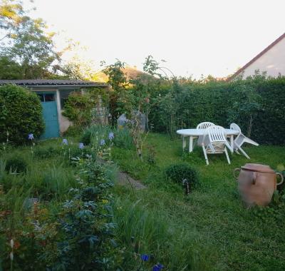 Rez-de-chaussée de pavillon avec jardin