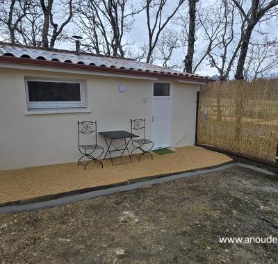 Chambre individuelle avec salle de bain et jardin