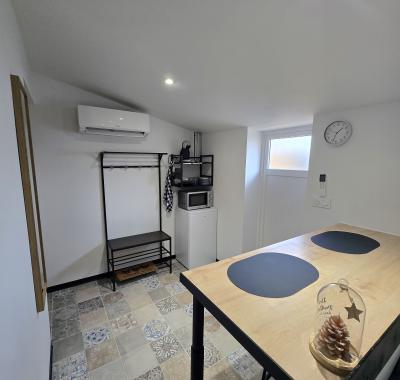 Chambre individuelle avec salle de bain et jardin