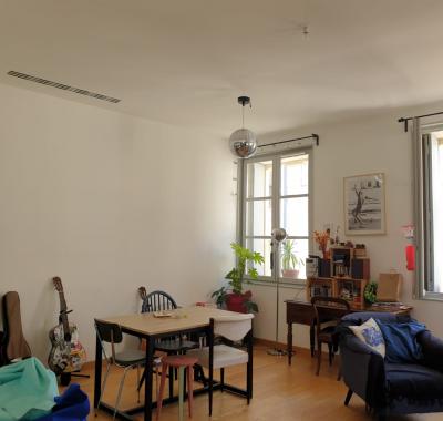 Chambre en Centre-ville piéton - Ecusson (femmes exclusivement)