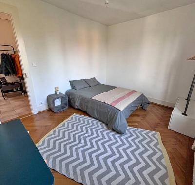 Location chambre spacieuse dans environnement familiale